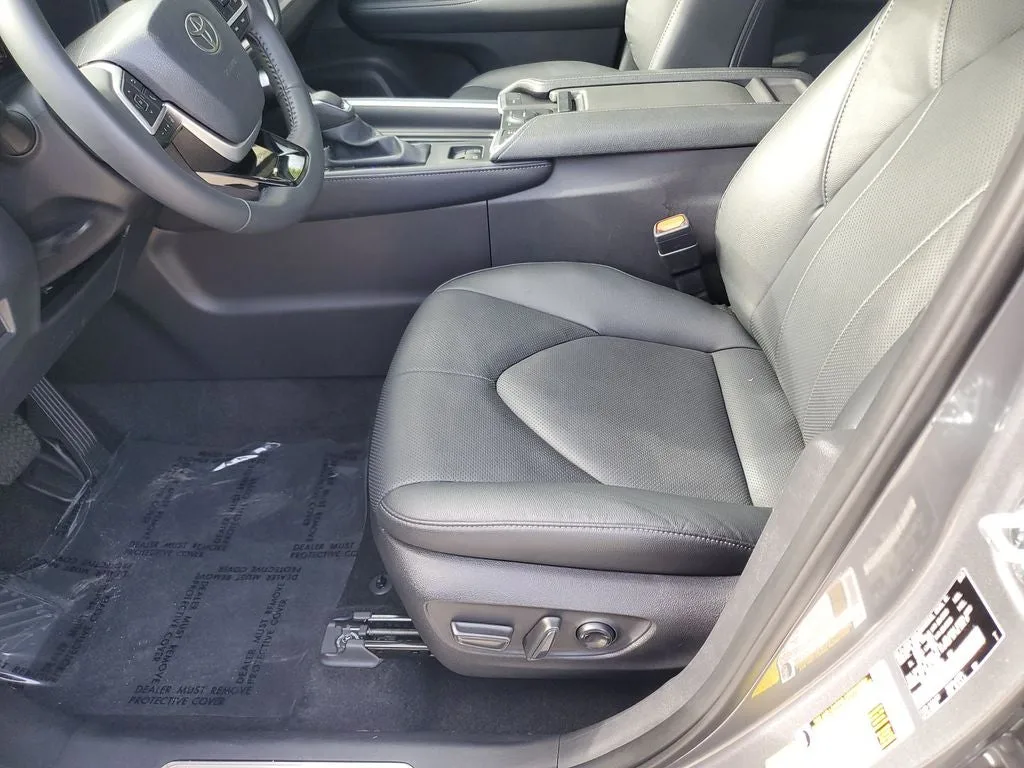 2026 Toyota Grand Highlander Limited photo 22