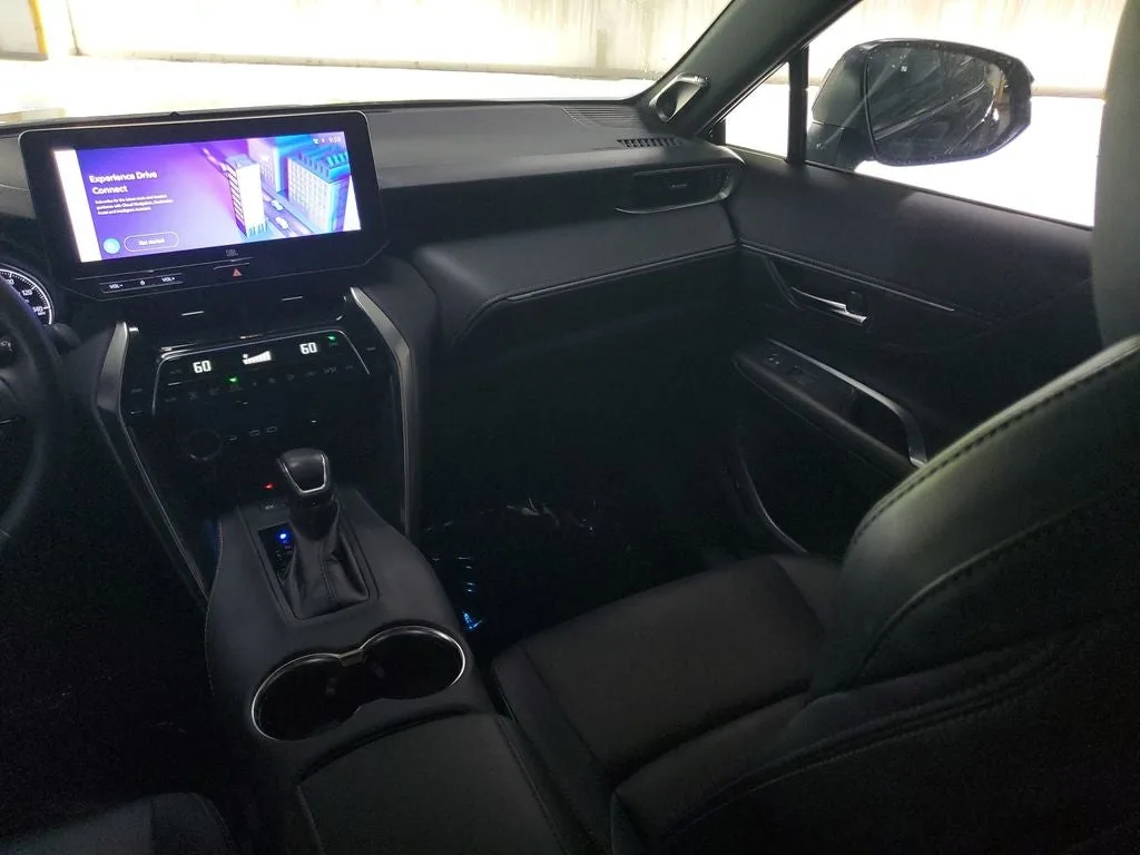 2023 Toyota Venza XLE photo 17
