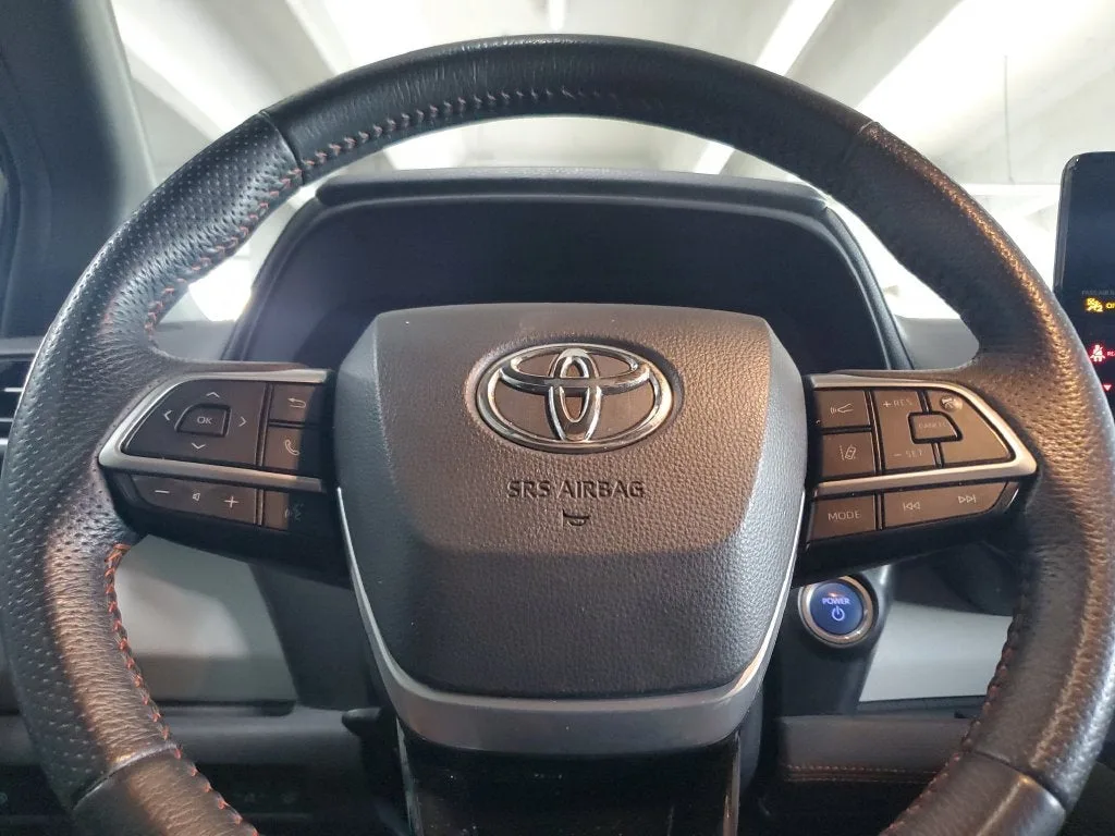 2021 Toyota Sienna XSE 7 Passenger photo 22