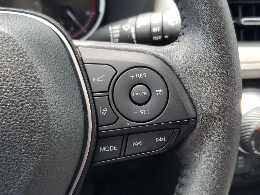 2023 Toyota RAV4 XLE Premium photo 26