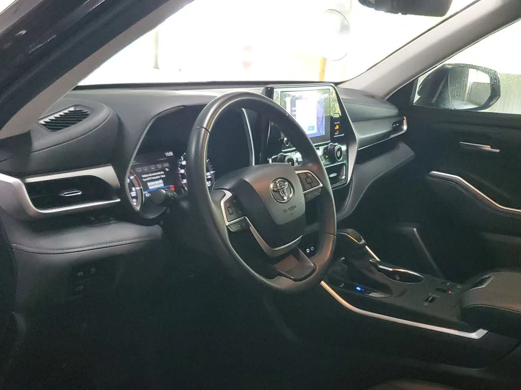 2024 Toyota Highlander XLE photo 23