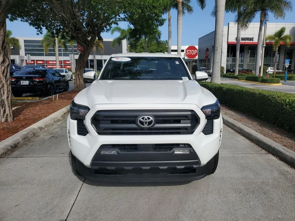 2024 Toyota Tacoma SR5 photo 2