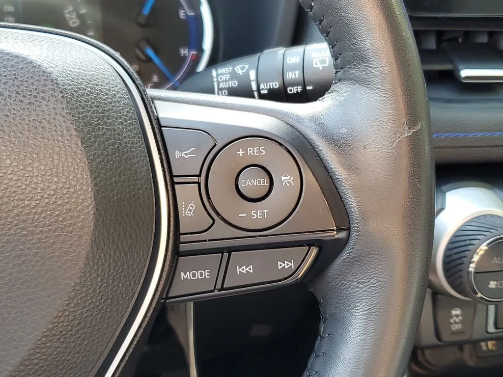 2023 Toyota RAV4 Hybrid XSE photo 26