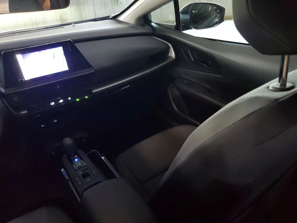 2026 Toyota Prius LE photo 15