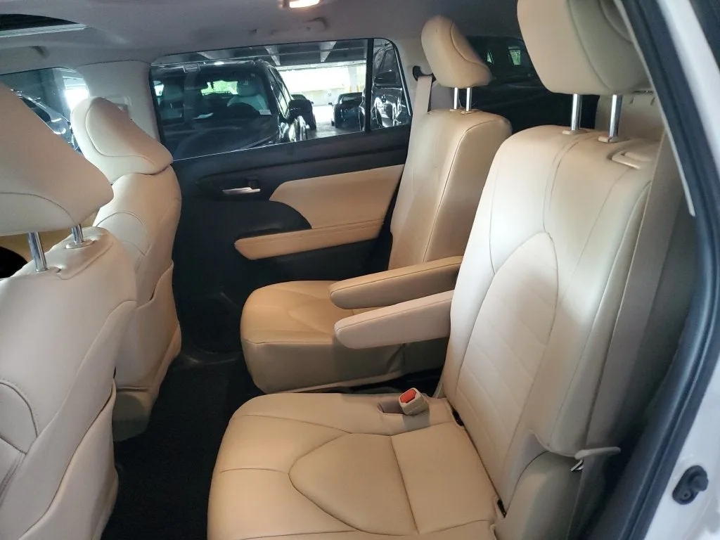 2023 Toyota Highlander XLE photo 14