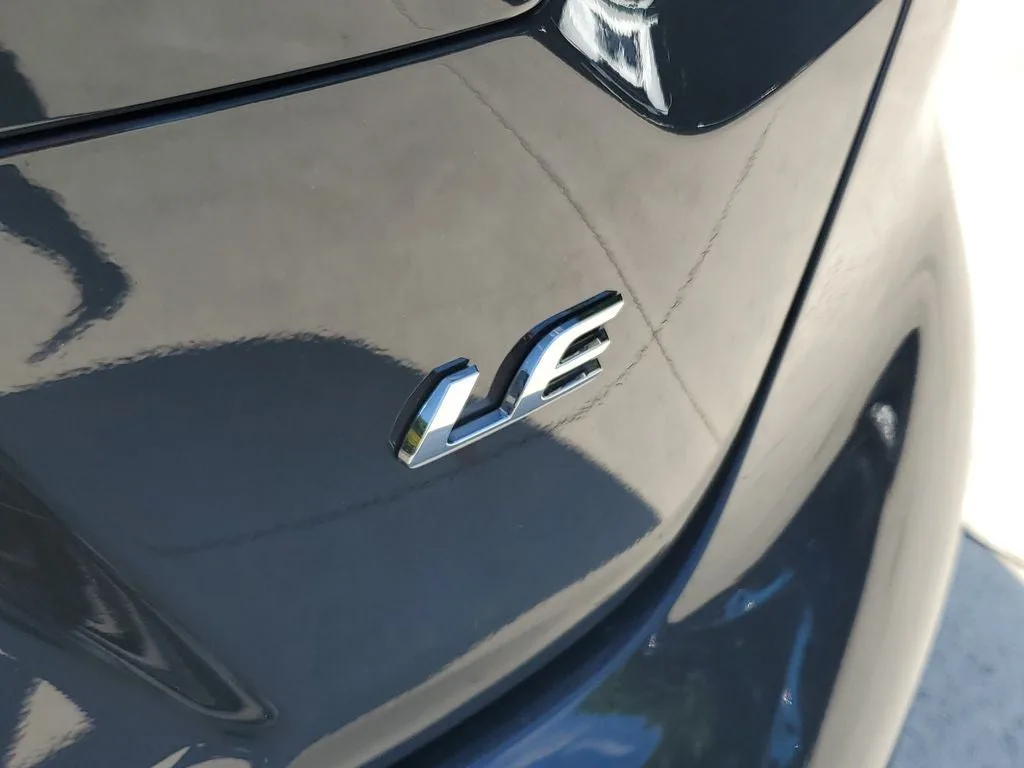 2025 Toyota Corolla LE photo 8