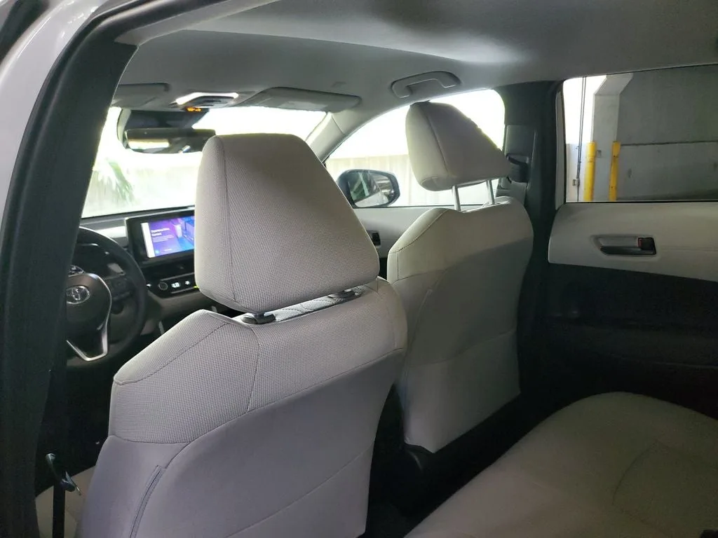2024 Toyota Corolla Cross LE photo 13
