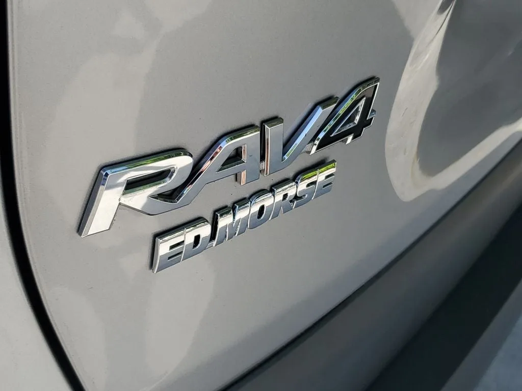 2024 Toyota RAV4 XLE photo 9