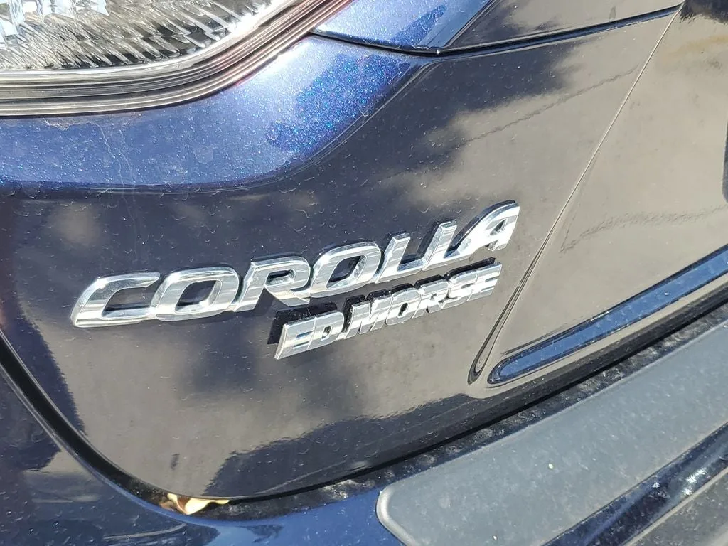 2025 Toyota Corolla LE photo 8