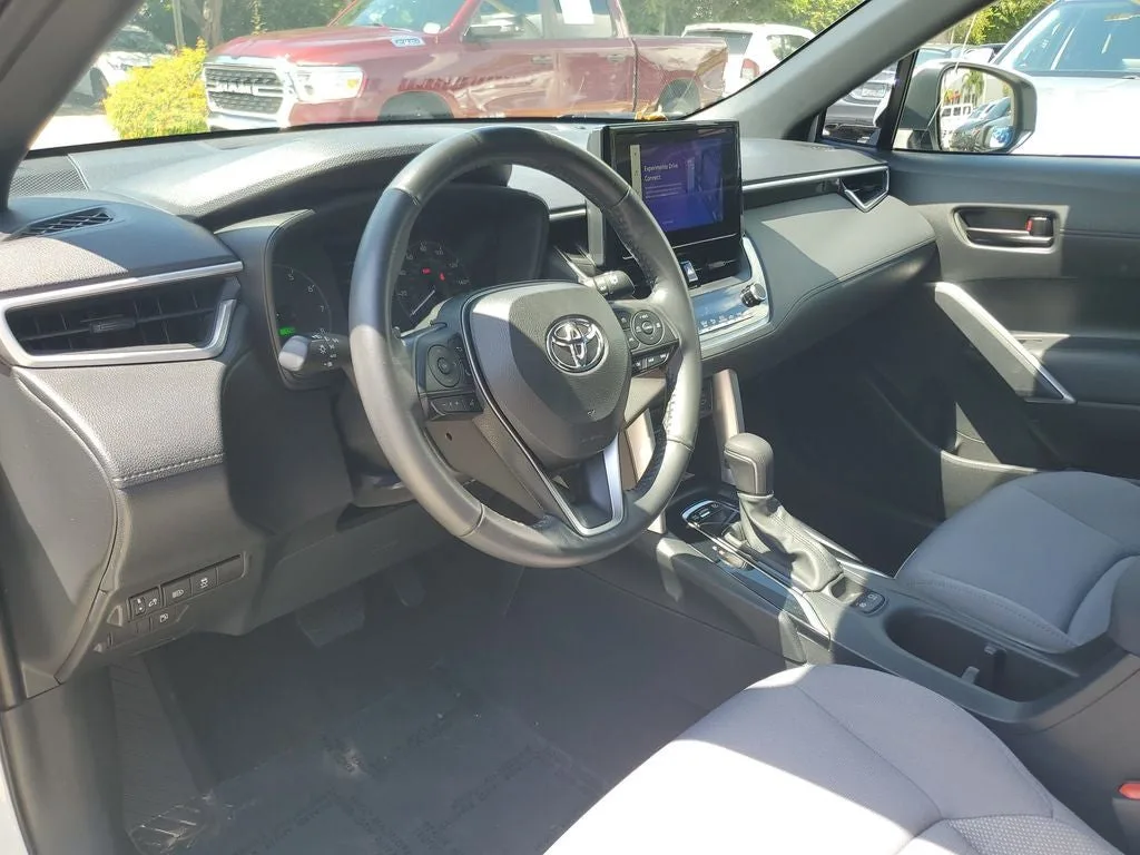 2023 Toyota Corolla Cross Hybrid SE photo 21