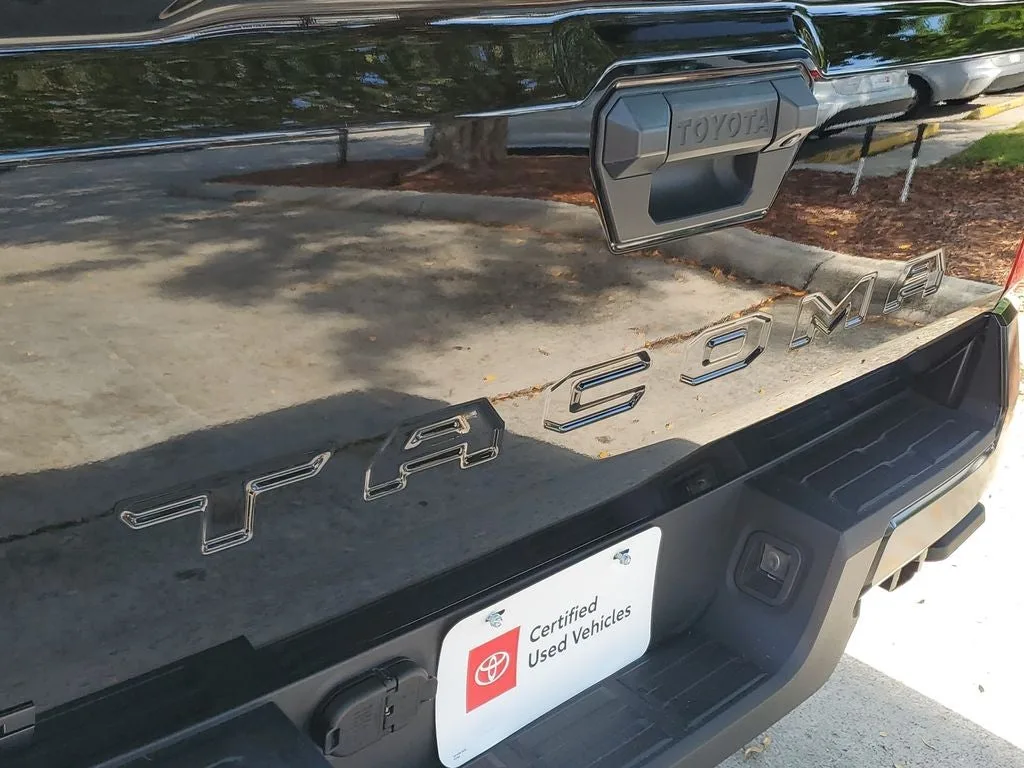2025 Toyota Tacoma TRD Sport photo 9