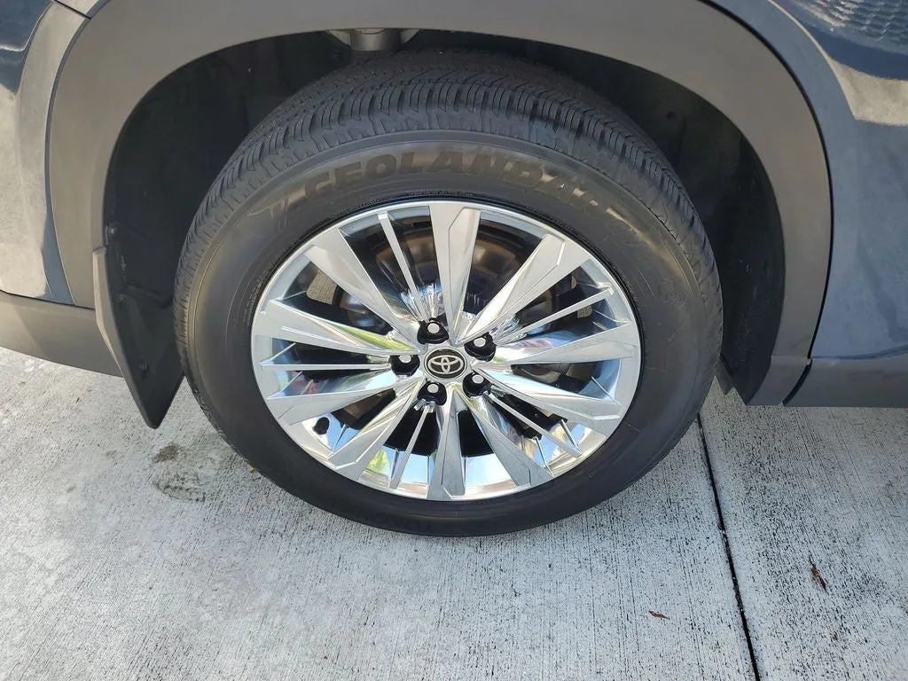 2024 Toyota Grand Highlander Platinum photo 7