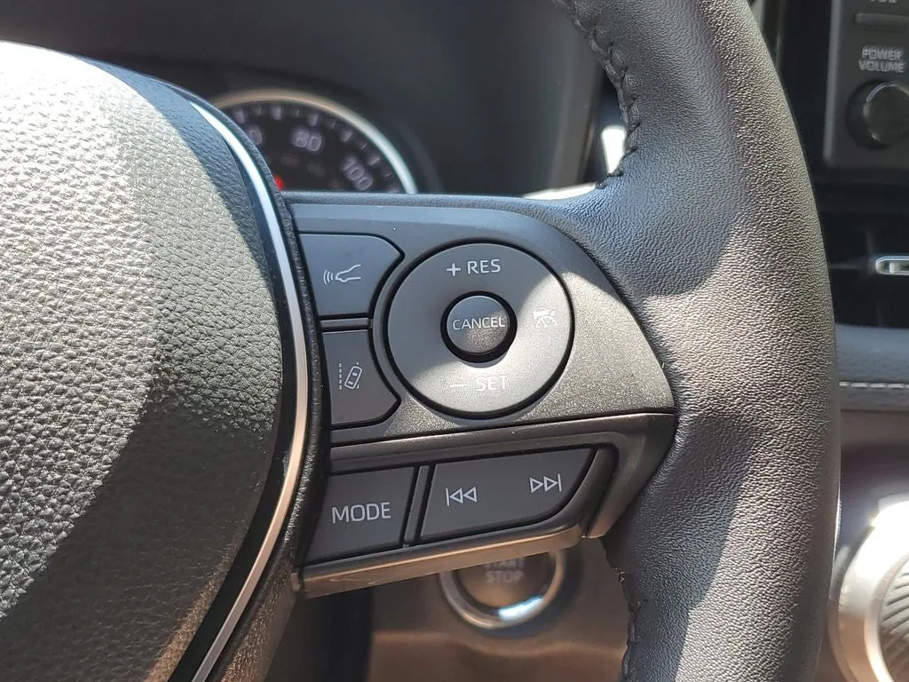2022 Toyota RAV4 XLE Premium photo 26