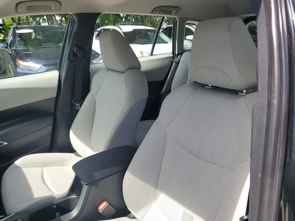 2024 Toyota Corolla Cross L photo 18