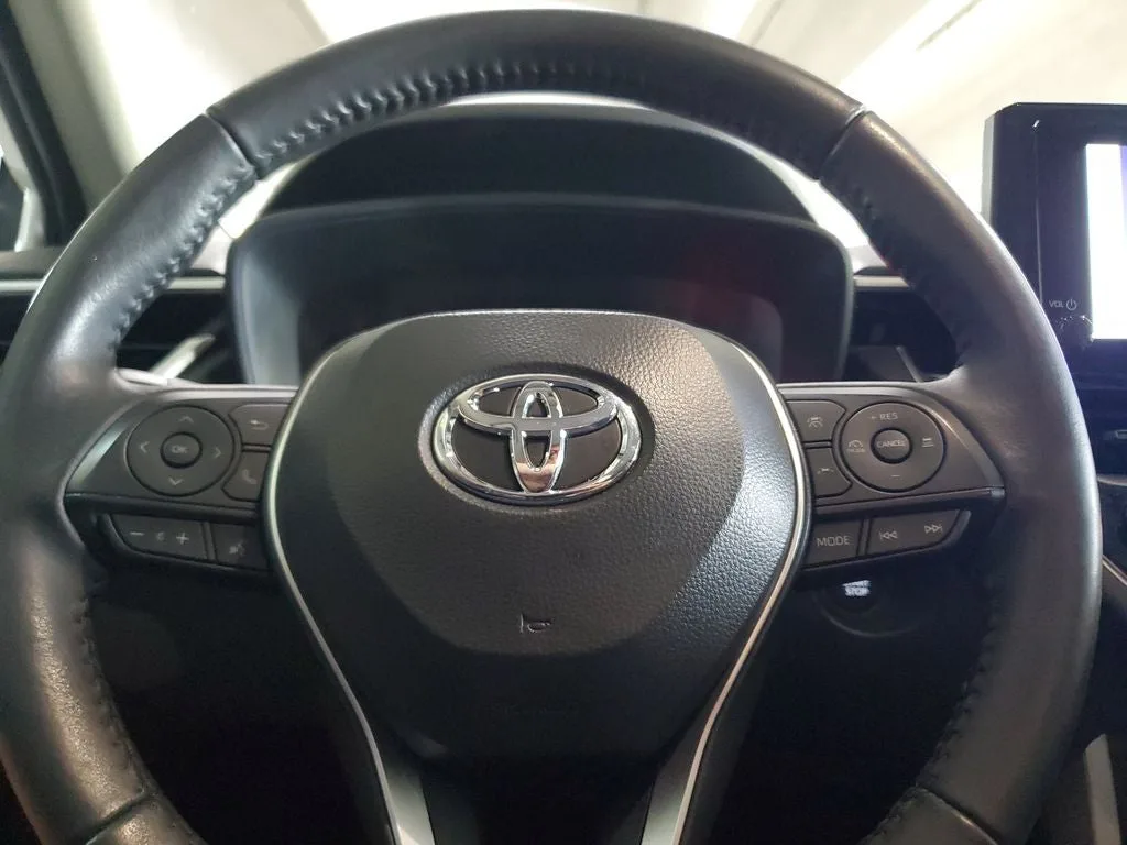 2024 Toyota Corolla Cross LE photo 22