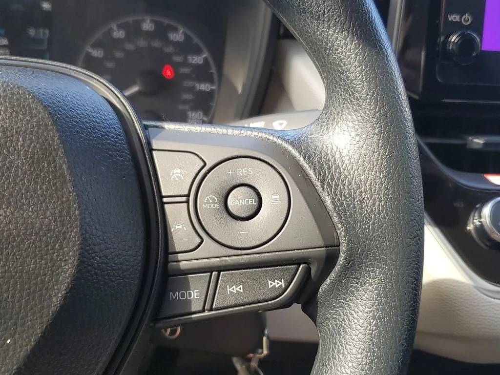 2025 Toyota Corolla LE photo 24