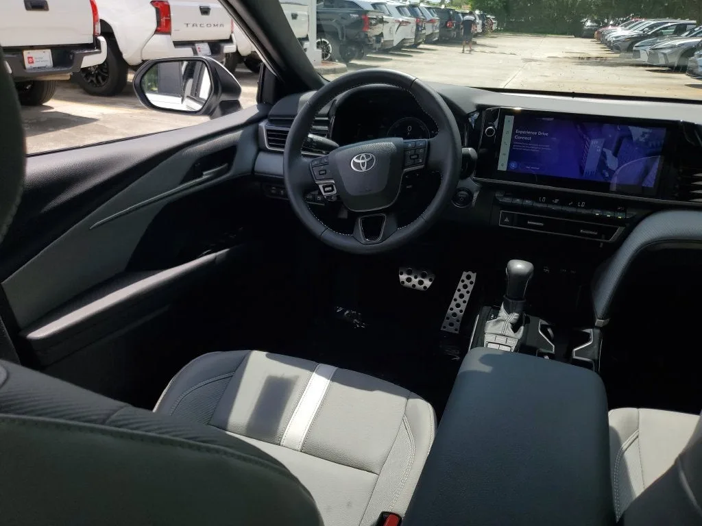 2025 Toyota Camry SE photo 14