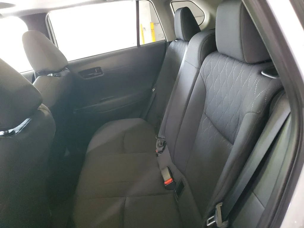 2024 Toyota Corolla Cross LE photo 12