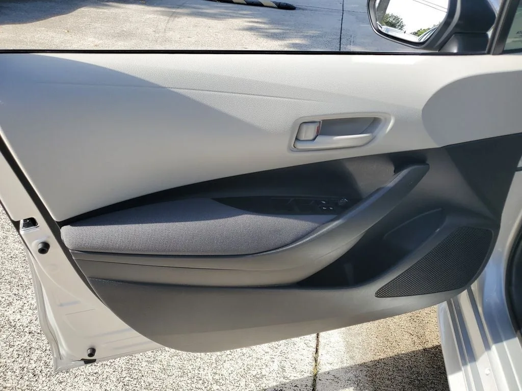 2025 Toyota Corolla LE photo 17