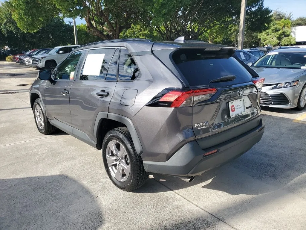 2023 Toyota RAV4 XLE photo 5
