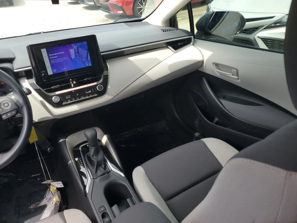 2025 Toyota Corolla LE photo 16