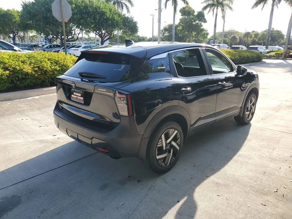 2025 Nissan Kicks SV photo 4