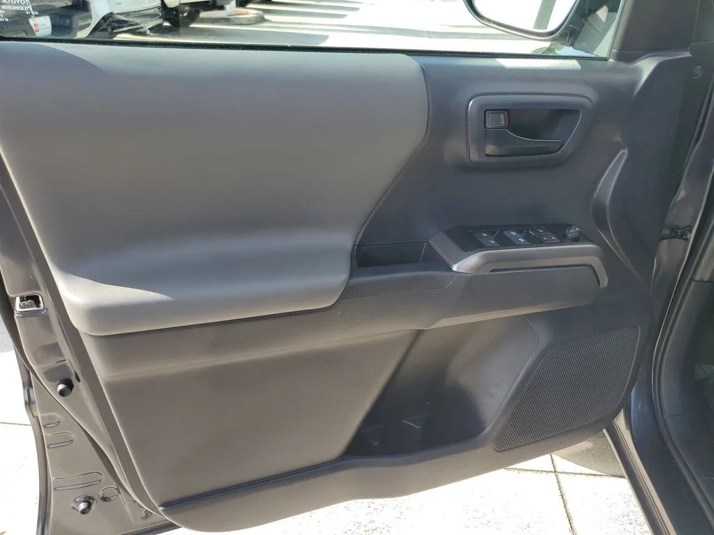 2023 Toyota Tacoma SR5 V6 photo 16