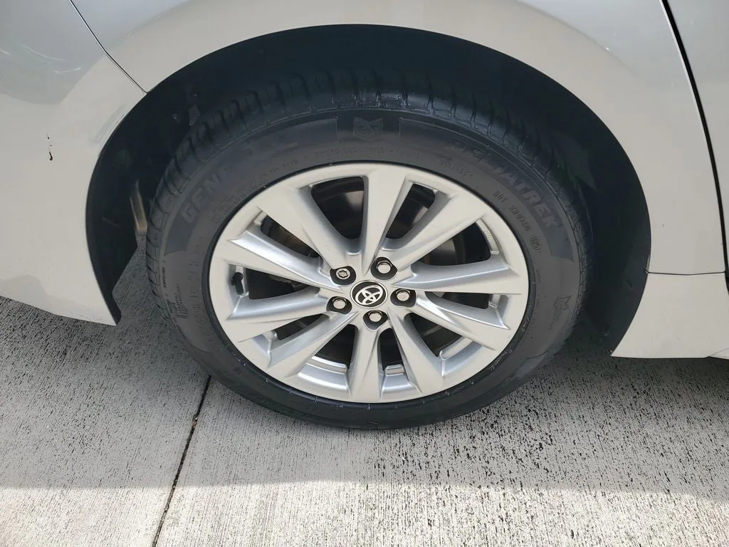 2023 Toyota Corolla LE photo 6