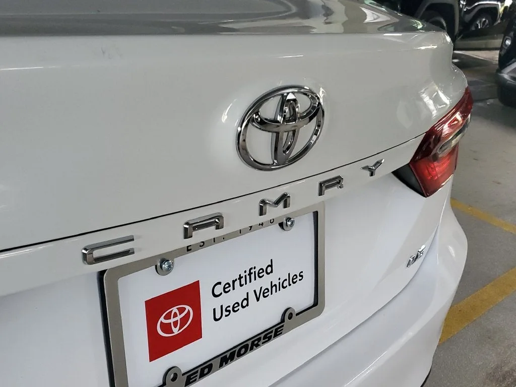 2021 Toyota Camry LE photo 8