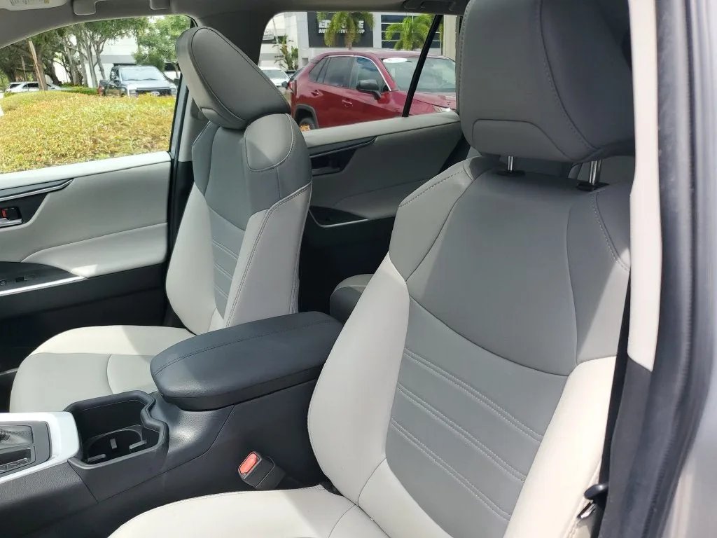 2023 Toyota RAV4 XLE Premium photo 21