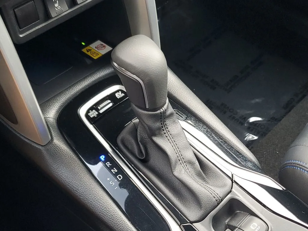 2023 Toyota Corolla Cross Hybrid XSE photo 31