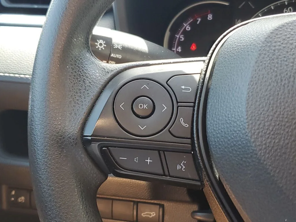 2024 Toyota RAV4 XLE photo 25