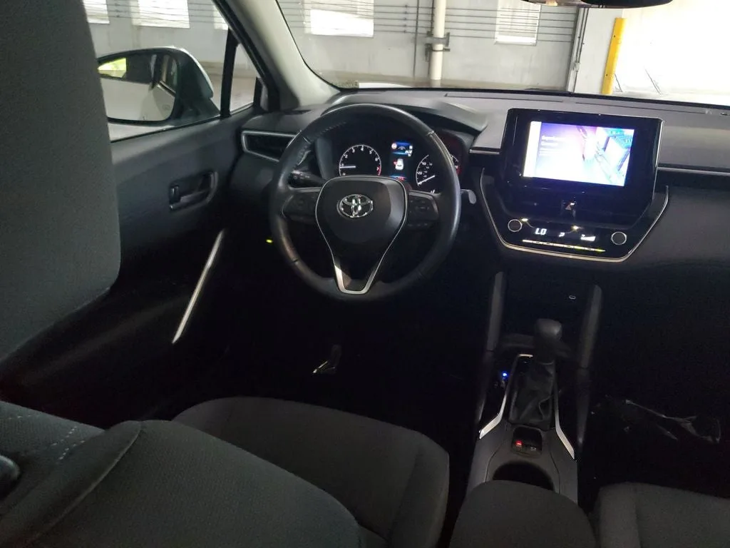 2024 Toyota Corolla Cross LE photo 14