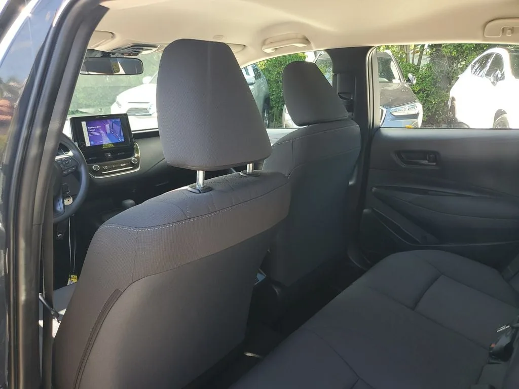 2025 Toyota Corolla LE photo 12