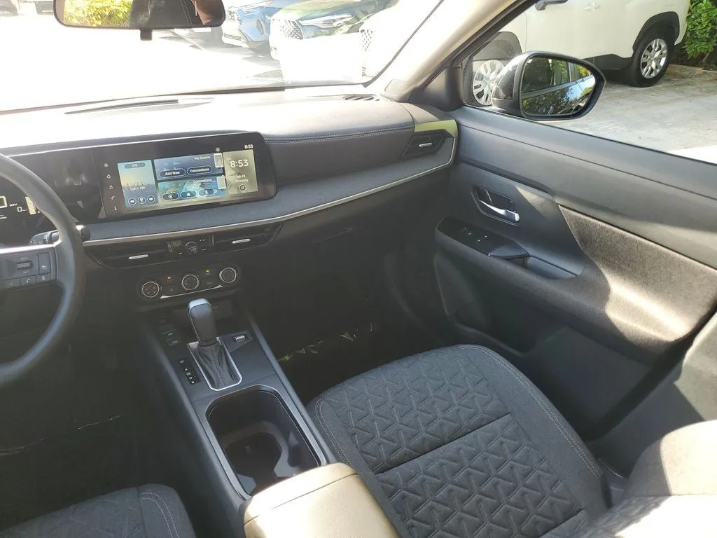 2025 Nissan Kicks SV photo 14