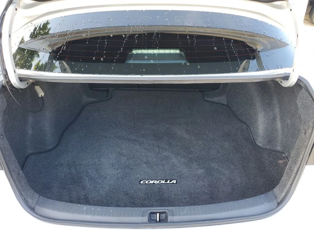 2025 Toyota Corolla LE photo 10