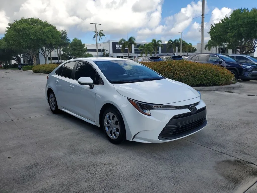 2024 Toyota Corolla LE photo 3