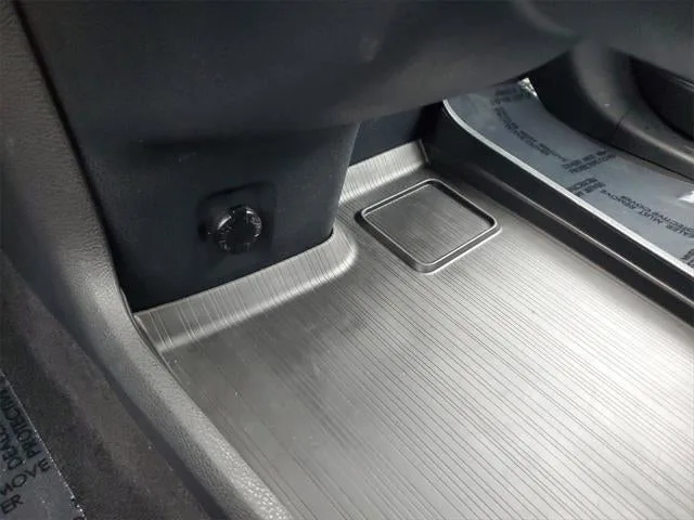 2022 Toyota Sienna XSE 7 Passenger photo 34