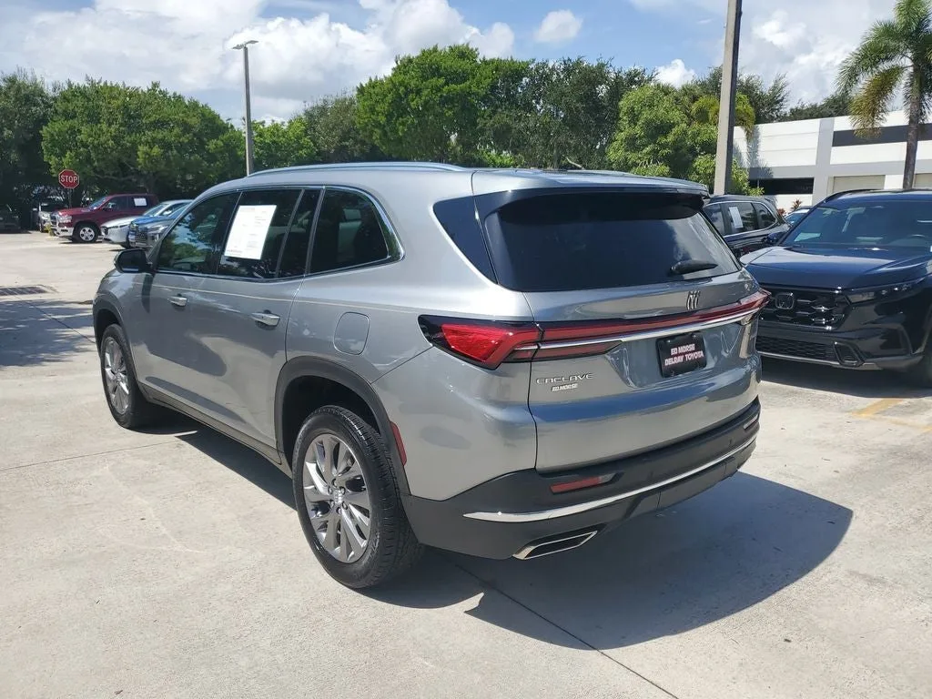 2025 Buick Enclave Preferred photo 3