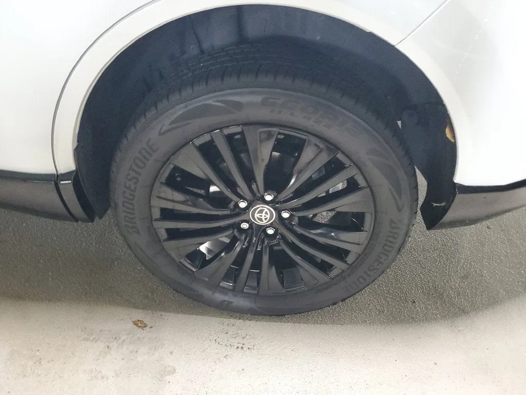 2023 Toyota Venza Nightshade photo 7