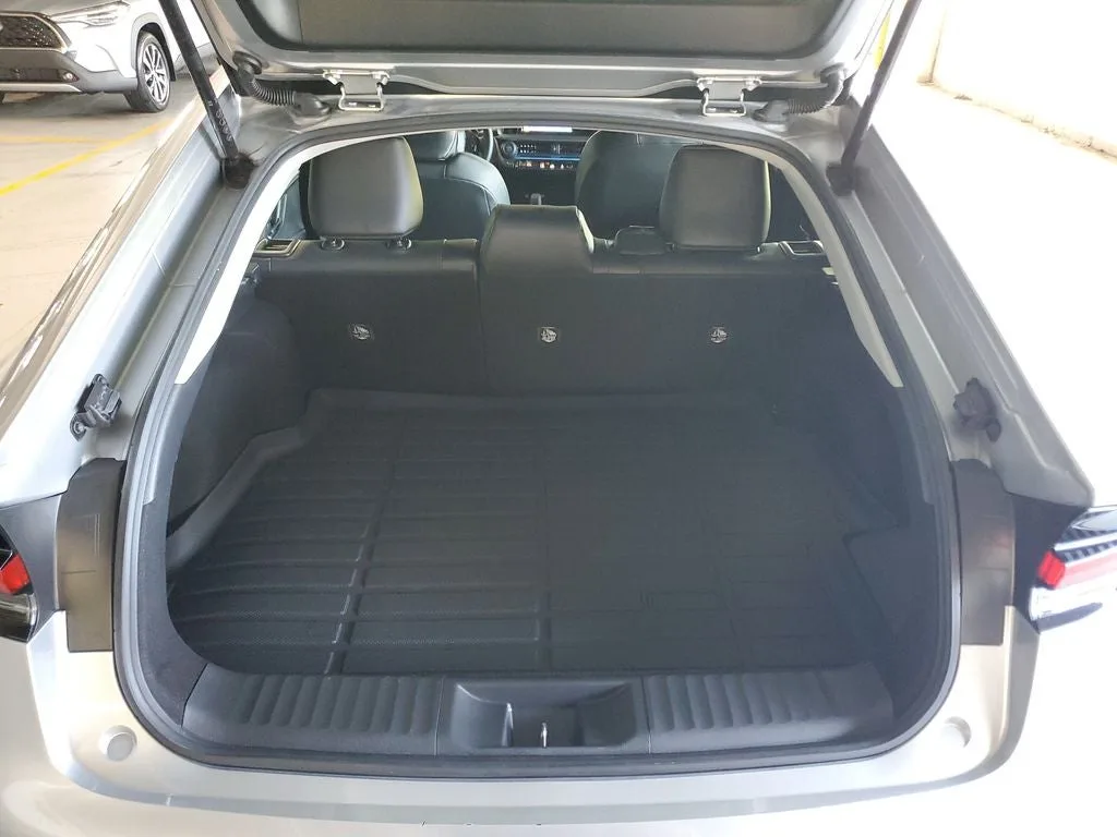 2024 Toyota Prius XLE photo 10