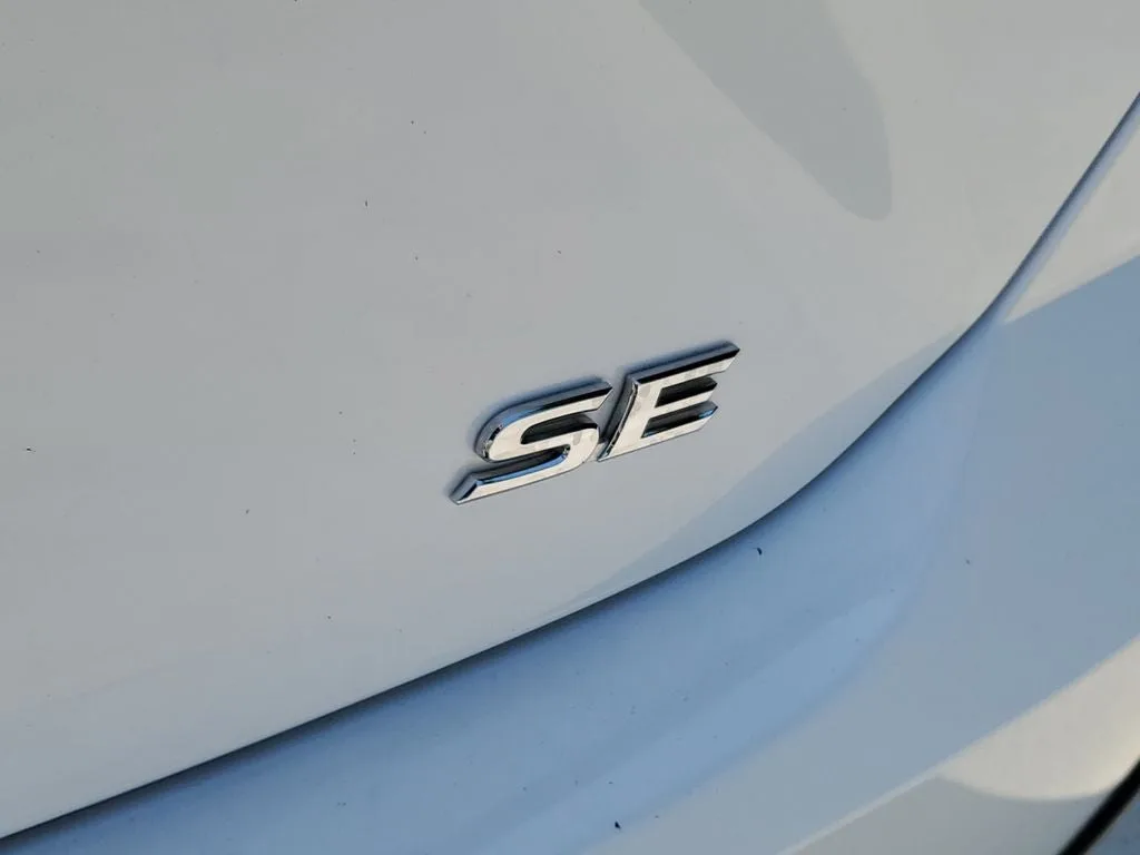 2026 Toyota Camry SE photo 7