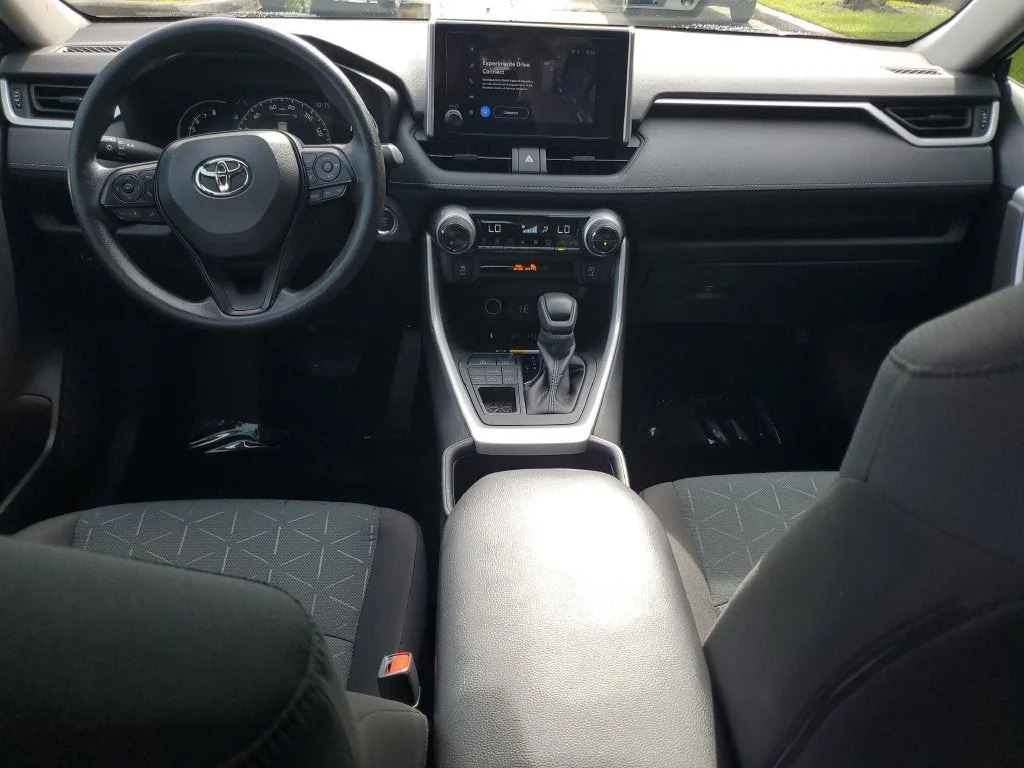 2025 Toyota RAV4 XLE photo 15