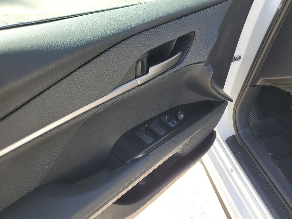 2026 Toyota Camry SE Nightshade photo 19