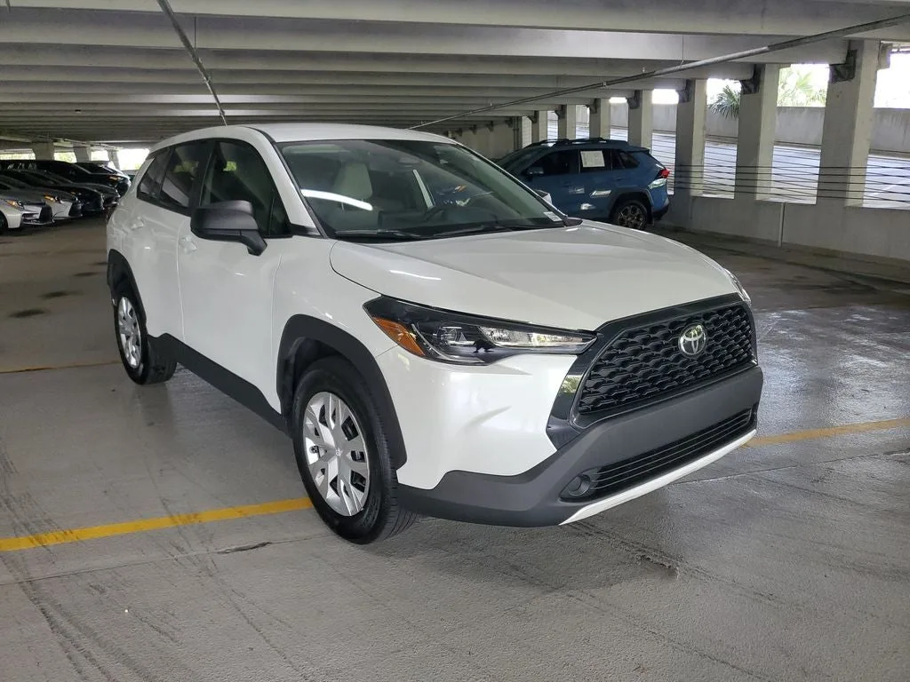 2025 Toyota Corolla Cross L photo 3