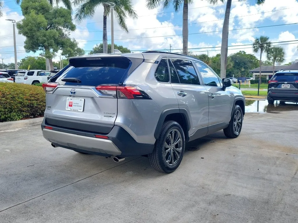 2023 Toyota RAV4 Hybrid Limited photo 4