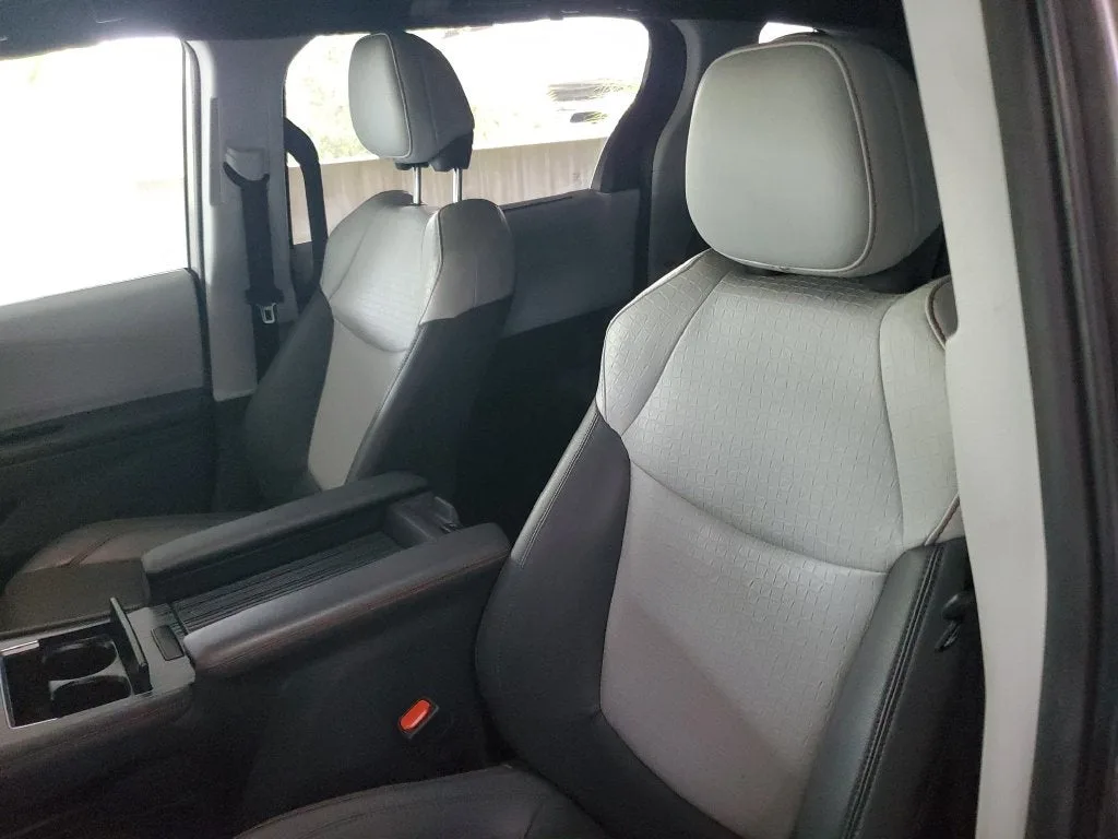 2021 Toyota Sienna XSE 7 Passenger photo 19