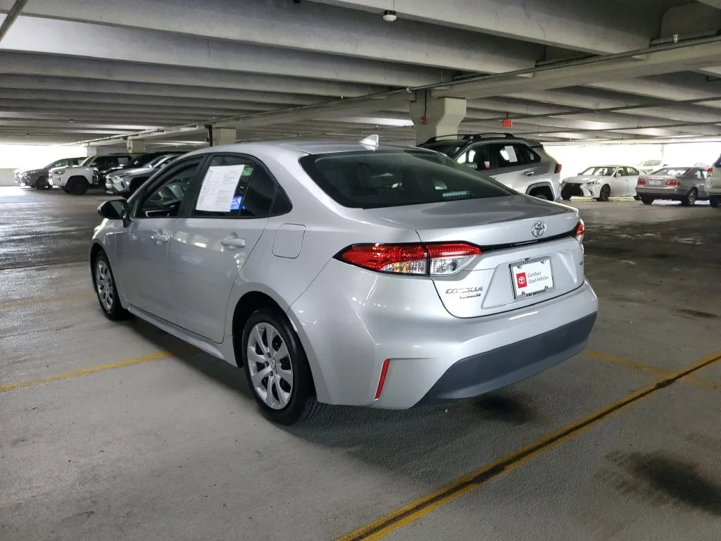 2025 Toyota Corolla LE photo 6
