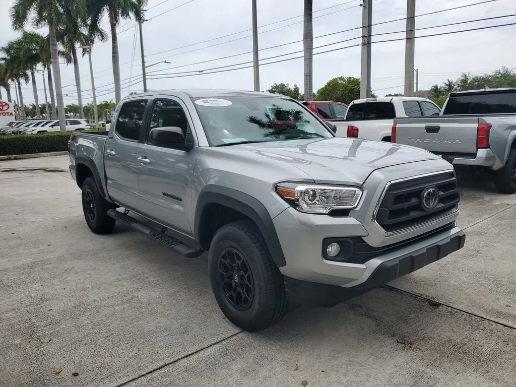 2023 Toyota Tacoma SR5 V6 photo 3