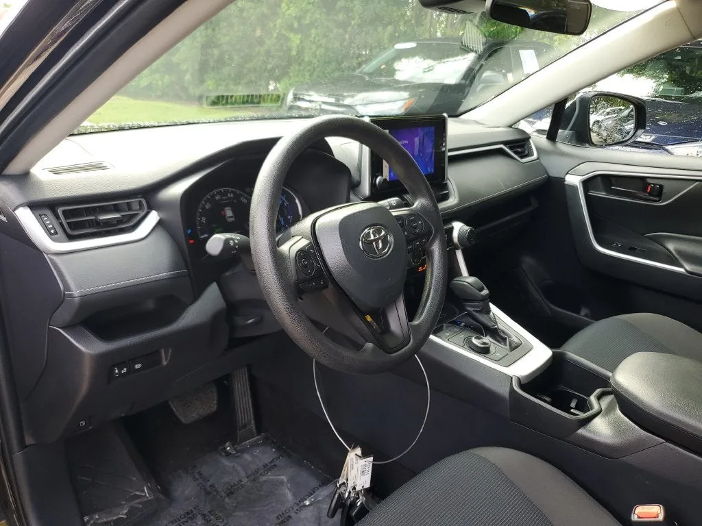 2025 Toyota RAV4 Hybrid LE photo 21